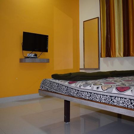 Vrundavan Hotel And Lodging Akalkot Εξωτερικό φωτογραφία