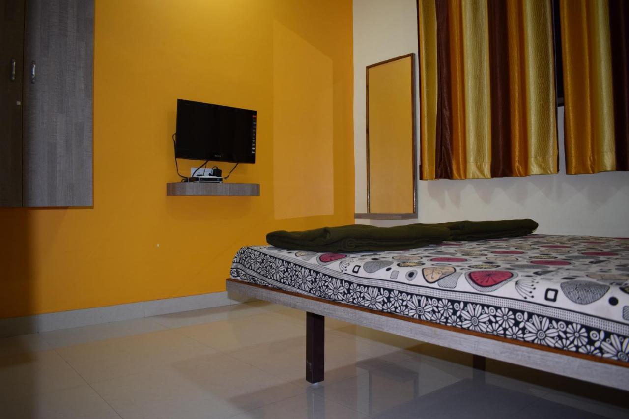 Vrundavan Hotel And Lodging Akalkot Εξωτερικό φωτογραφία